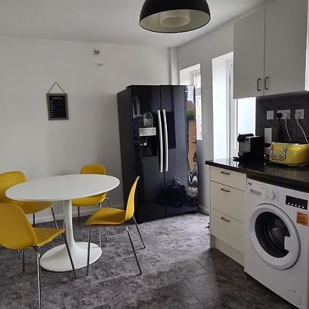 Cosy 3-Bedroom House In Aspley نوتينغهام المظهر الخارجي الصورة