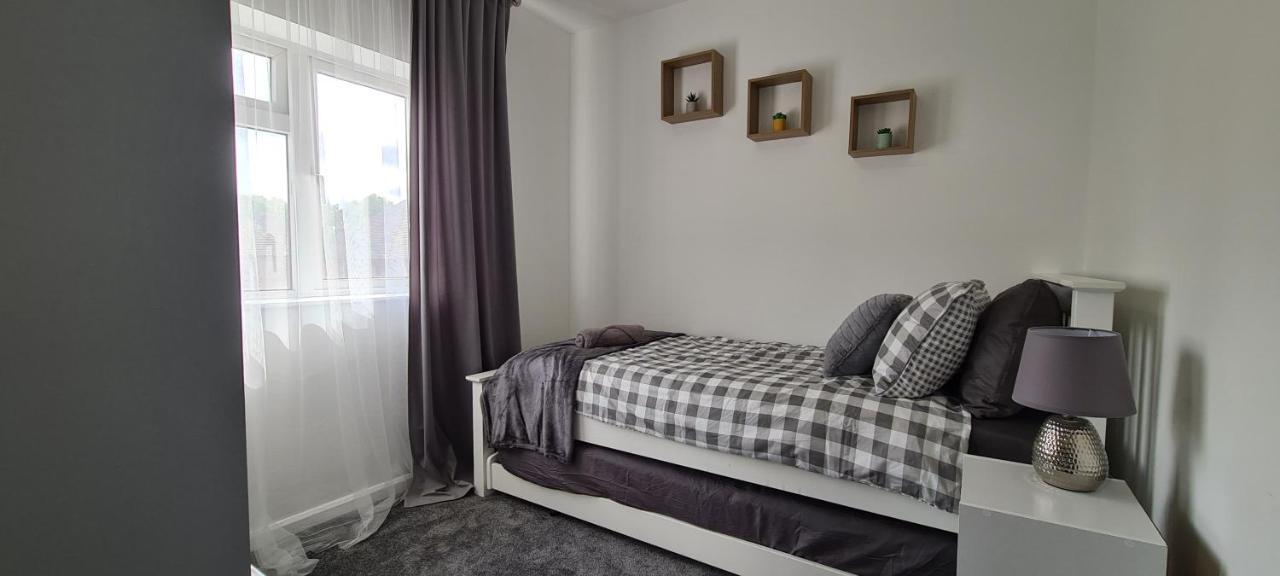Cosy 3-Bedroom House In Aspley نوتينغهام المظهر الخارجي الصورة